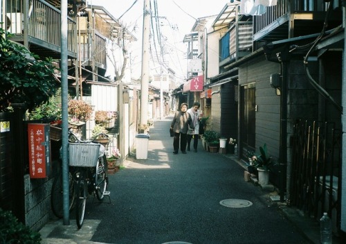 mitsutakatajiri: 東京スナップ（谷中） Contax T2+FUJICOLOR C200