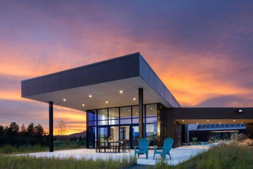 homeworlddesign: Confluence House Conceived as a Getaway for Family and Friends