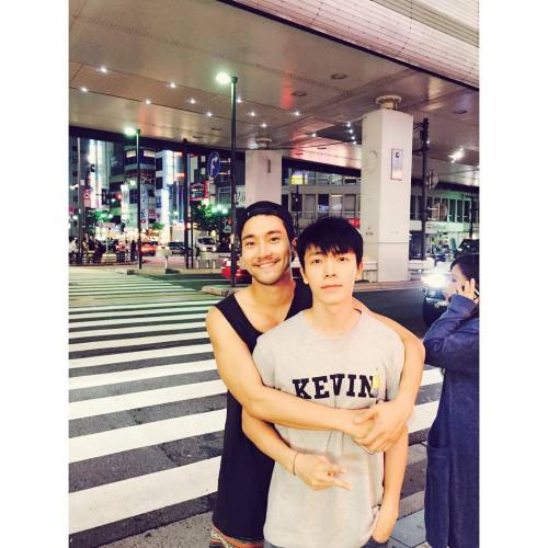 siwon1987: Having a good time with good person. Walking street in Tokyo.donghae861015: In the midst 