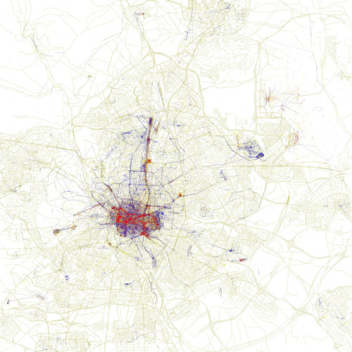 mapsontheweb:Photos taken by locals and tourists in Madrid.Blue pictures are by locals. Red pictures