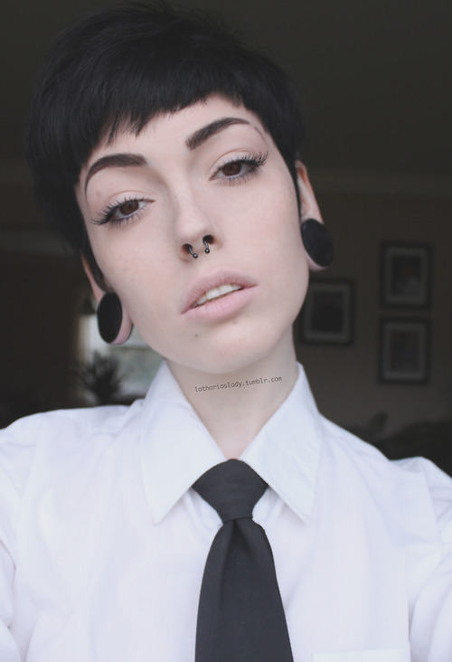 ilovegothgirls:  Table for two?
