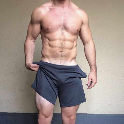 opusjohn:  straightdudesexting:  Straight hunk  Damn!  Loving these str8 boys!