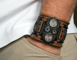 thegentlemanapprentice:  Gentleman’s Essential: Leather Banded watch