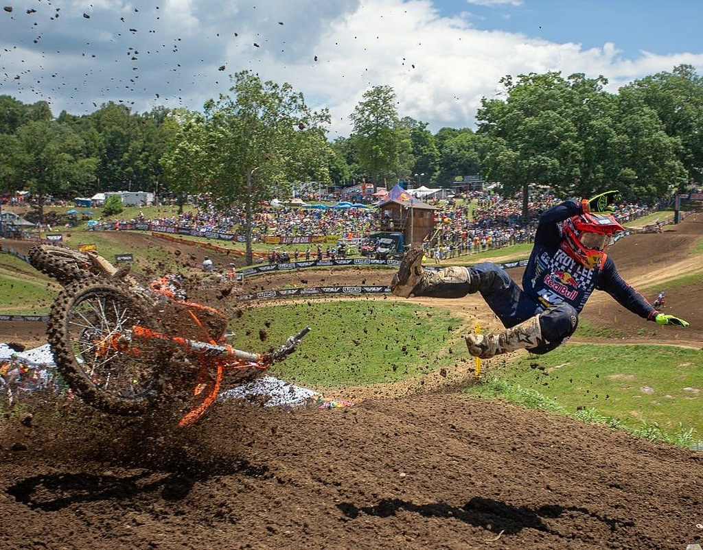 dirtbikesriders:Alex Martin 📷 @guybmoto #motocrossing #crash