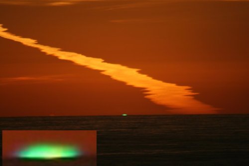 startswithabang:  The Green Flash  “Given a clear path to the horizon — such as over the ocean — this means that there’s a slight region of space just above the reddened Sun where only the shorter wavelength light is visible! And when
