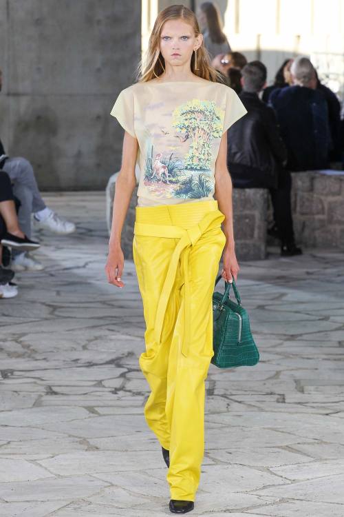 Paris Fashion Week saw the first collection designed by Jonathan Anderson for LOEWE. His design