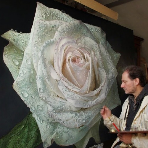 crossconnectmag:  Hyperrealistic Paintings by Gioacchino Passini   Gioacchino Passini born 1956 in Fanano (Modena) is an Italian painter and violinist. He hald is first one-man exhibition in his hometown, when he was 17. Over time, he continued to exhibit