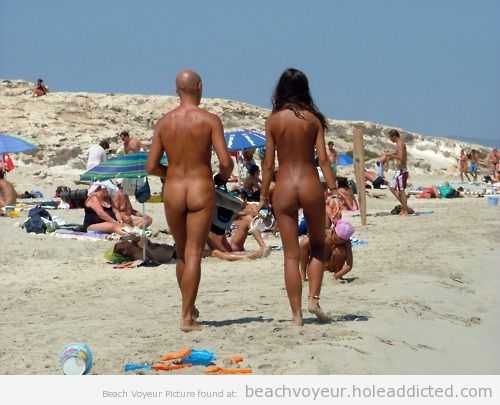 nuudman:  nudebeachvoyeurist:  Beach Voyeur Pictures at my blog beachvoyeur.holeaddicted.com/