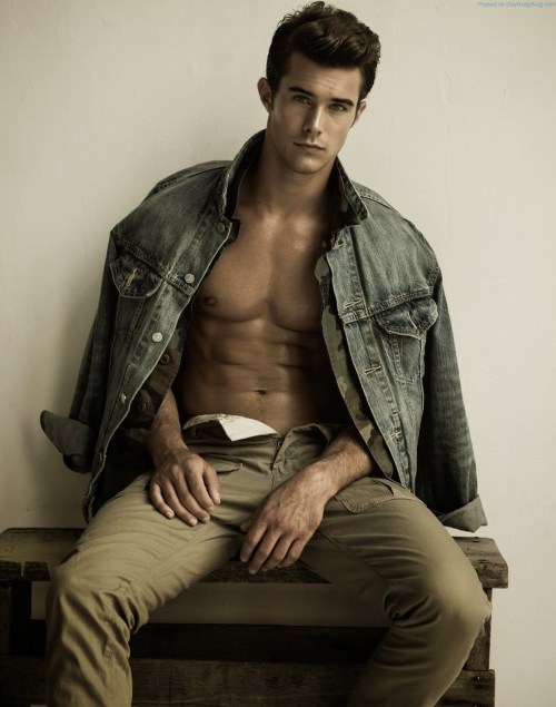 no-pants-on: Alex Prange, ridiculously handsome model &amp; apparently a prick tease to boot.