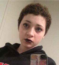 choco-waitforit-max:  I love this black lipstick even if I’m too afraid to leave my room with it. Someday…..