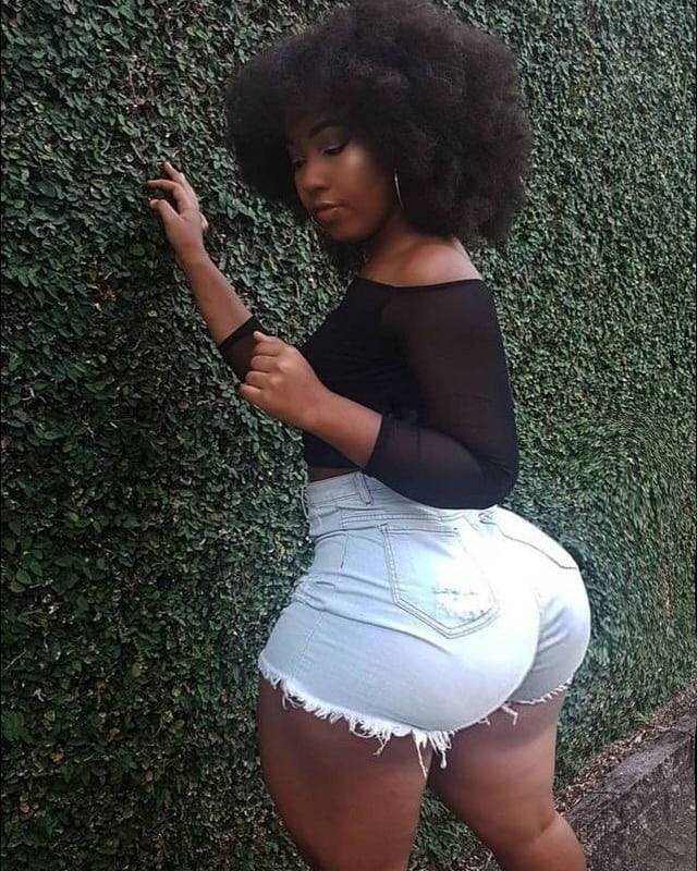 jaiking:  hottiescakes-rides:  When DAYAM! is not strong enough for that ASS is @hotnesswcake