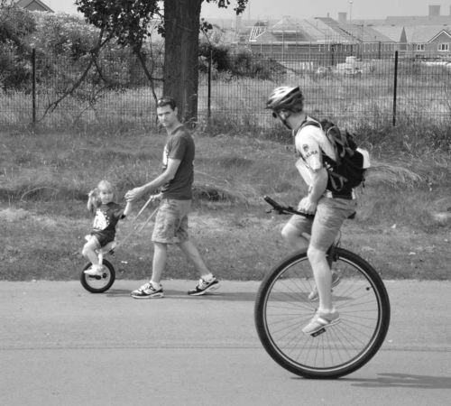 b-unicycling: Wonderful snapshot. Very appropriate for my nephew’s 3rd birthday, when I finally give