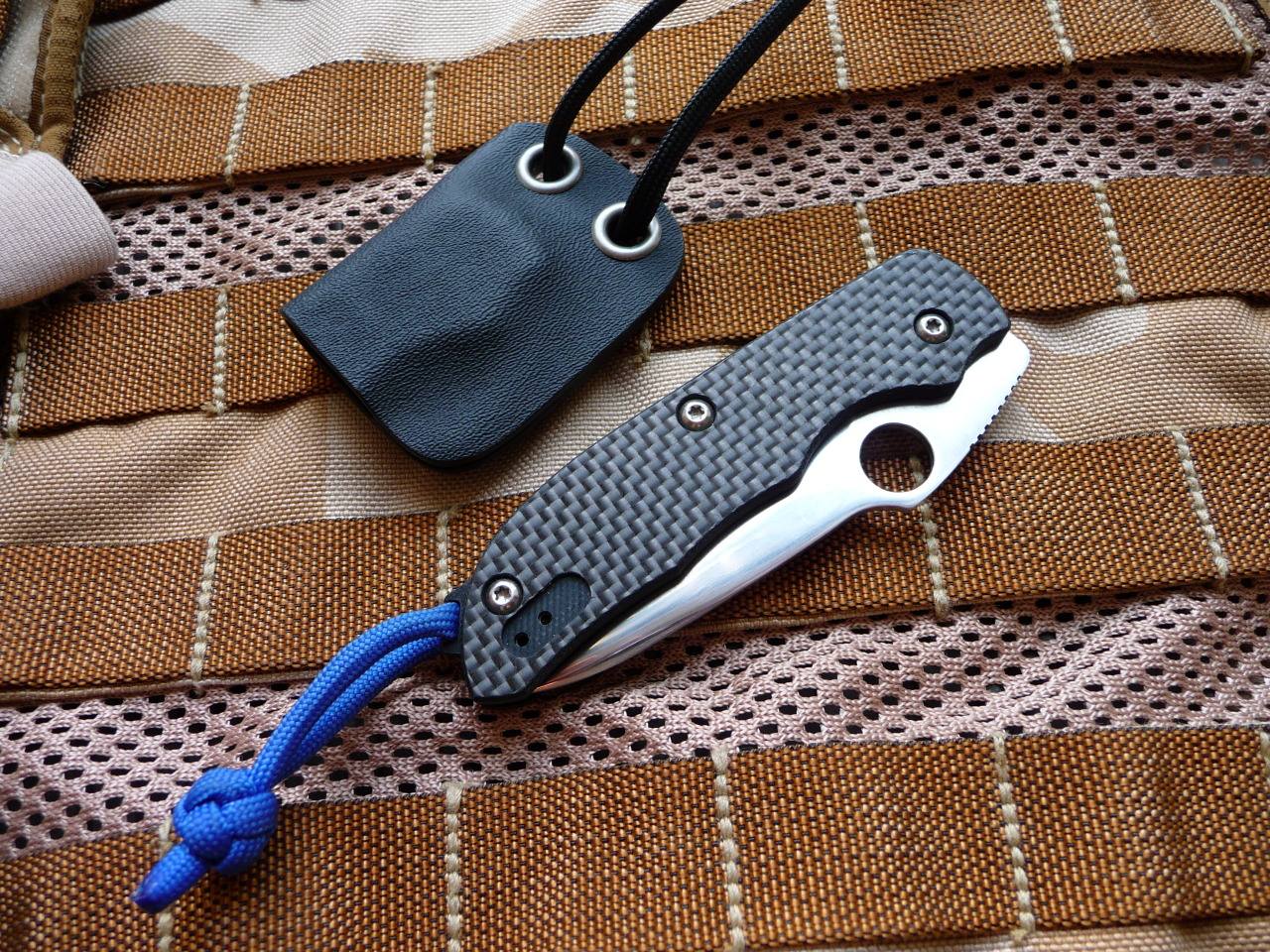 ru-titley-knives:  Two versions of kydex rigs for a Spyderco Bob T slipit folder