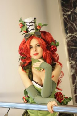 groteleur:  Poison Ivy 15 Hottest Costumes