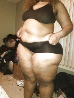 nycbbc718:  Light skin chunky bbw chick showing the goods