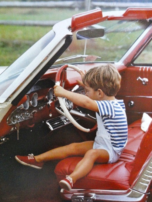 mrs-kennedy-and-me:  John F. Kennedy Jr. The cutest little boy ever.