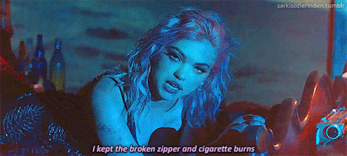 sarkisozlerinden:  Hey Violet - Hoodie