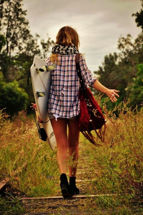 Girls Surf Too !!!