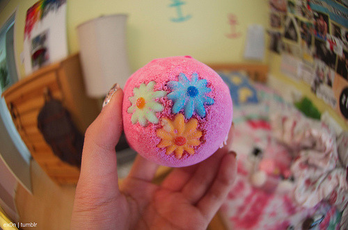 preachnikon:  akadelrey:  is that a cupcake?   Nah I’m pretty sure it’s a bath