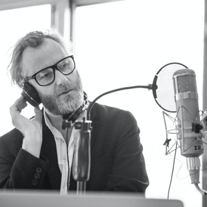 irishmurphygirl:  raineusiak:  Matt Berninger, photo by Graham MacIndoe  ❤