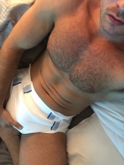 kinkpupslayer:  Very nice! Love that thick white diaper on you!
