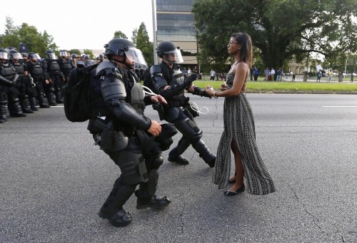 frontpagewoman: This picture is breaking Twitter: Woman confronts police at BLM protest in Baton Rou