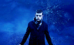 sherlockholmse:  sherlock + blue 
