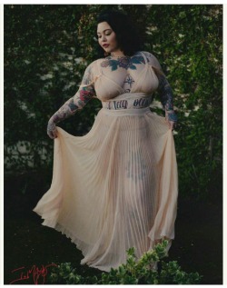 curvy-pinup-sfw:  Liana Magliacco photo by