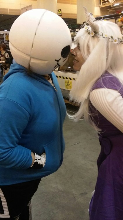 New orleans comiccon!!! Im going to hug and squeeze alll these undertale cosplayers