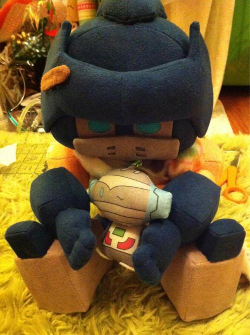 sowiddlefur:  Oh, I never posted the plushie Ironfist I made myself here. I have a plushie family of 3. :D Ironfist has a hole in his helm and Drift made him a special band-aid to cover the hole… Yes, I was super sad he died in the comics and I adore
