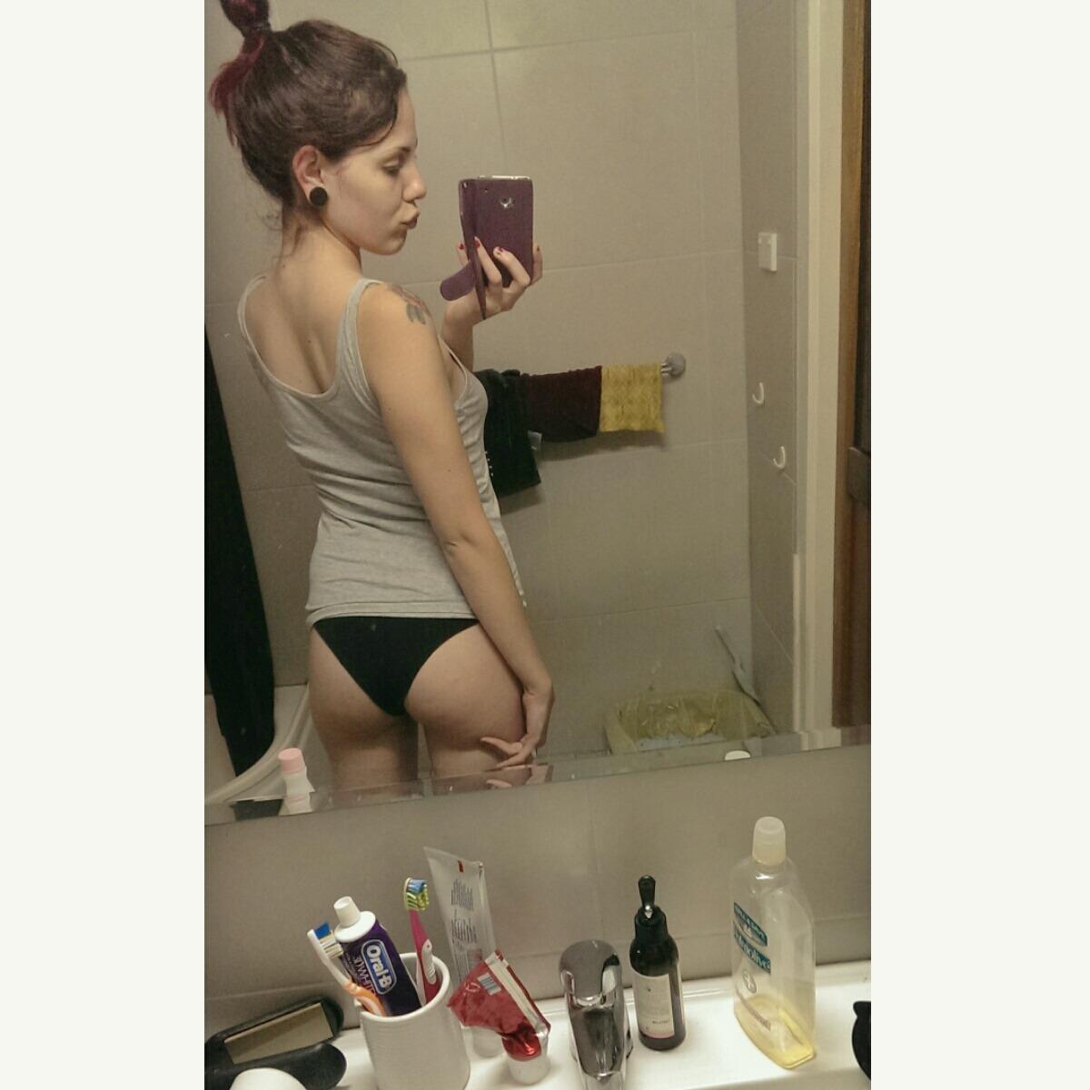 courtelise:  Bored and liking the way my butt looks lately. 