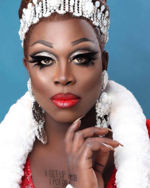 It&rsquo;s beginning to look a lot like Christmas @bobthedragqueen by @isthatjma  &hellip; .