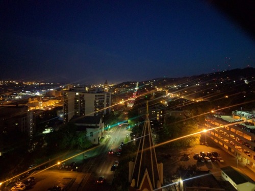 We drove into town to watch the fireworks from the roof of the hospital Lieblings works at. The are 