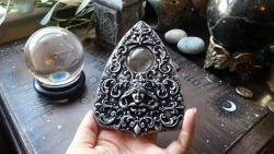ravncreates:Art Nouveau Inspired Ouija Board Planchette (x)