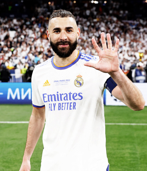 Karim Benzema reach to fifth trophy of UEFA Champions League in his career.