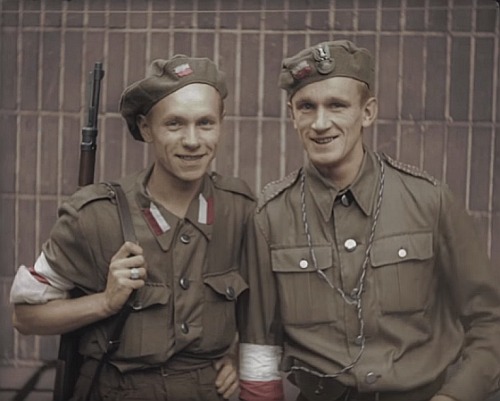 lamus-dworski:Polish insurgents during 1944 Warsaw Uprising.Stills from non-fiction film ‘Pows