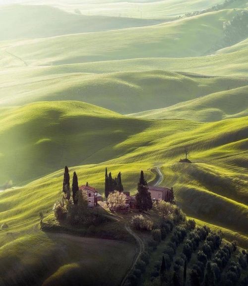 TUSCANY, ITALY.The rolling hills of Tuscany.Credits: www.instagram.com/p/CGwu4zwBh35/?utm_so