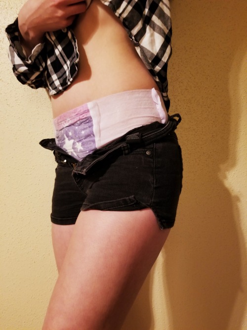 pampers-lovers-couple: im so glad im small enough that I can wear my diapees under my shorts/pants a