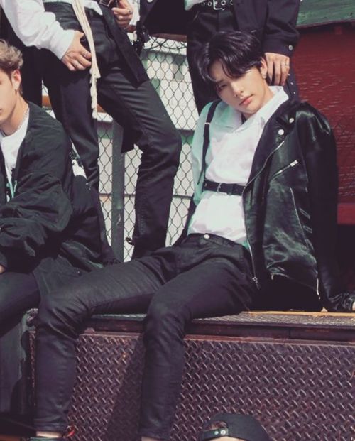 WHY DOES HE HAVE TO BE SO RUDE!? • • • • • #skz #straykids #3racha #kpop #jyp #jypent #hyunjin #hwan