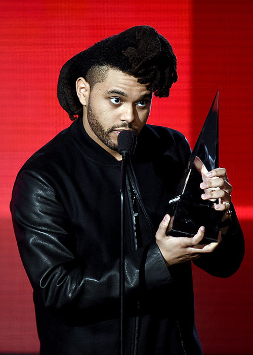 adaptedtoxo:  The Weeknd wins Favorite R&amp;B/Soul Male Artist and Favorite
