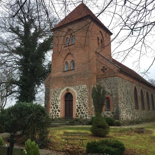 #cemetery #fieldstone #fieldstonechurch #feldsteinkirche #kirch-poppentin (at Poppentin, Mecklenburg