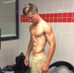 sexyboysbeingsexy.tumblr.com post 114516824075