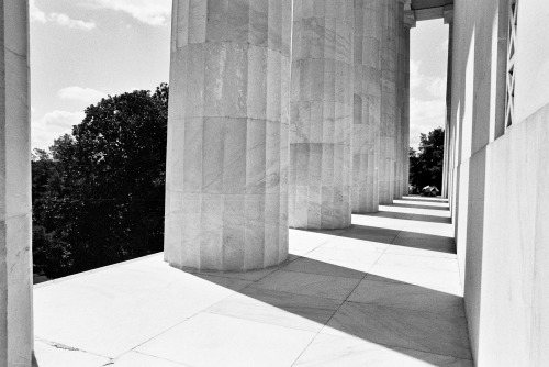 shillwaffer: Ilford Hp5 and the Lincoln Memorial.