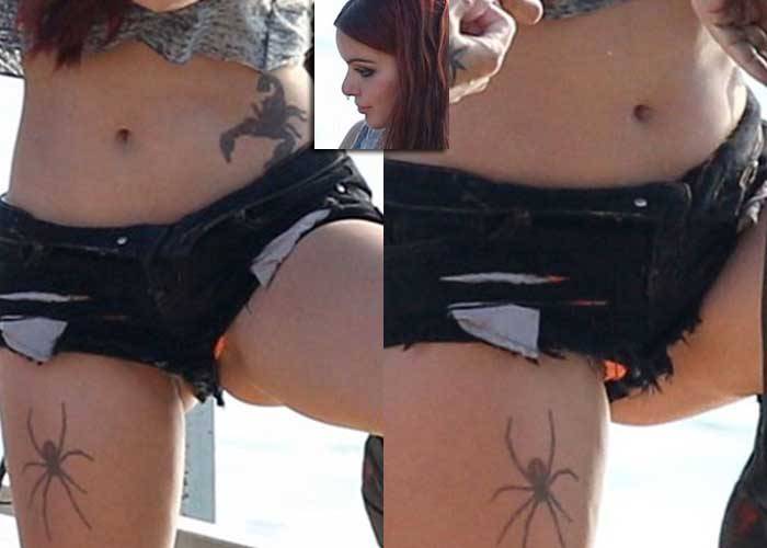 starprivate:  Ariel Winter flashing her fluo panties  Ariel Winter gives her fluo