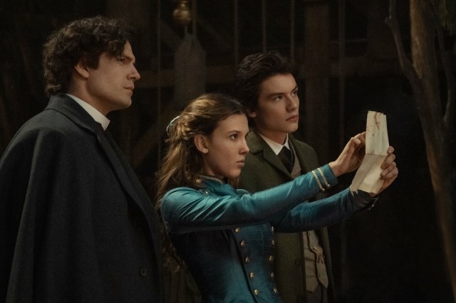 First look at Millie Bobby Brown, Henry Cavill and Helena Bonham Carter in 'Enola Holmes 2' !