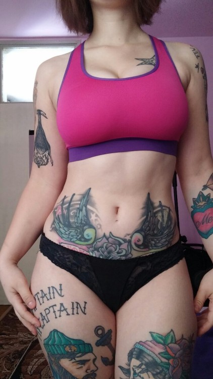 royeah:  tiredpixiee:  ryantriple6:  royeah:  I got a new sports bra and im feeling goood! Damn! 💁👑💗  Damn, you should feel good!  Petition to tell Ro she can’t look this good because it’s illegal.  You’ll never catch me alive muuhaahaha!!