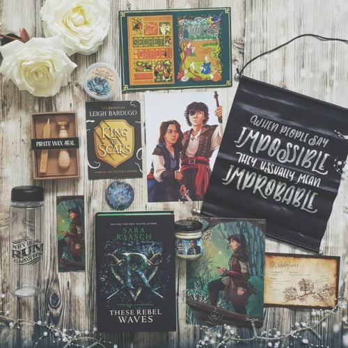 Hey lovelies! Another unboxing for another great bookish box! This time it’s Fairyloots August