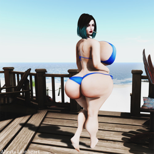 alilionheart:  Heading out to sunbath  Damn Ali…..loving the new butt😍😍