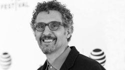 Maszületettfaszi:   John Turturro (1957)Bérgavallér,