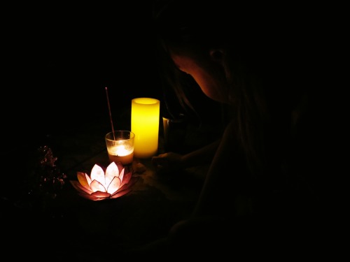 mother-of-the-earth: moonchild-3: My 3 year old before bed tonight, She calls meditation “wish